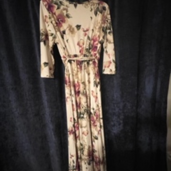 Pink blush 3/4 sleeve floral dress - Picture 3 of 3